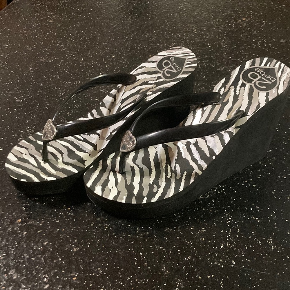 2b Bebe Zebra Print Foam Platform Flip Flops 8
